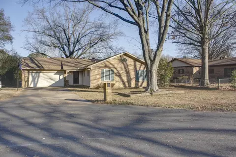 2 Kerrie Cir, Searcy, AR 72143