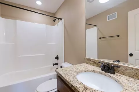 Bath - 4805 Peterson Cv, Conway, AR 72034 photo 5 of 5