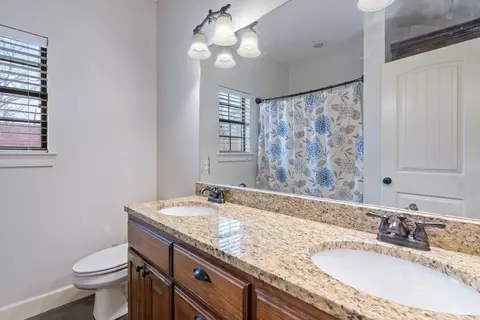 Bath - 4805 Peterson Cv, Conway, AR 72034 photo 4 of 5