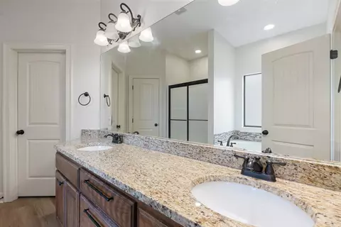 Bath - 4805 Peterson Cv, Conway, AR 72034 photo 1 of 5