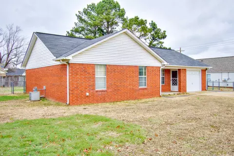 102 Dean St, Searcy, AR 72143