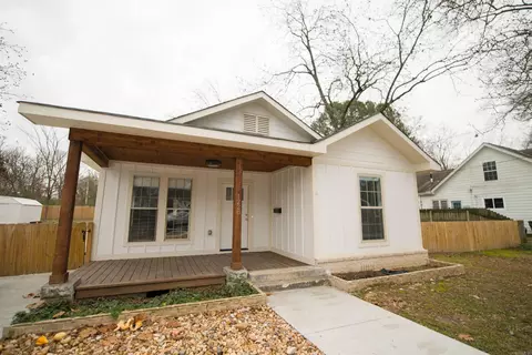 1228 Davis, Conway, AR 72034 photo 3