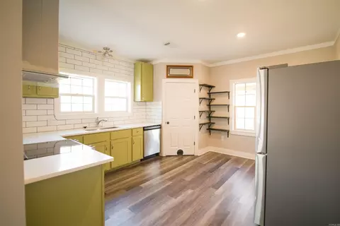 1228 Davis, Conway, AR 72034 photo 9