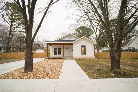 1228 Davis, Conway, AR 72034 photo 2