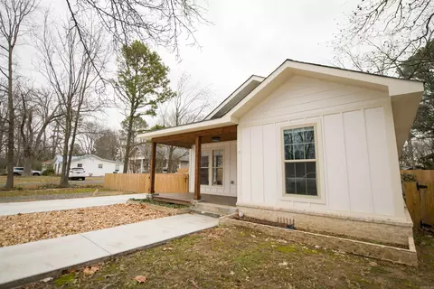 1228 Davis, Conway, AR 72034 photo 4
