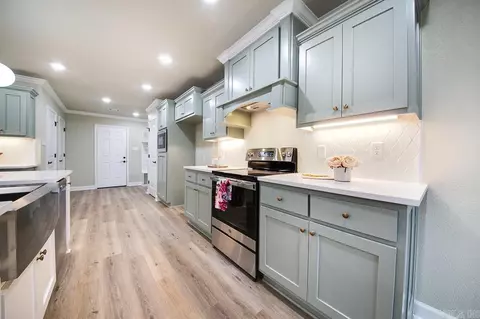 Kitchen - 14 Aberdeen Dr, Cabot, AR 72023 photo 10 of 12