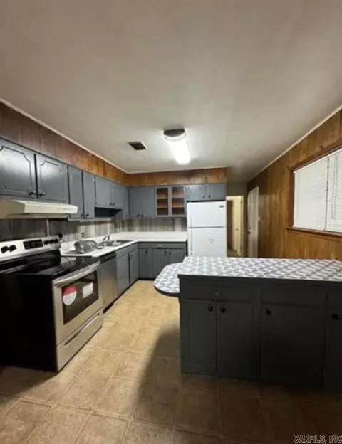 1104 S Dakota St, Pine Bluff, AR 71601 photo 3