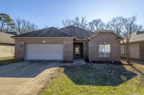 27 Crystalwood Dr, Little Rock, AR 72210
