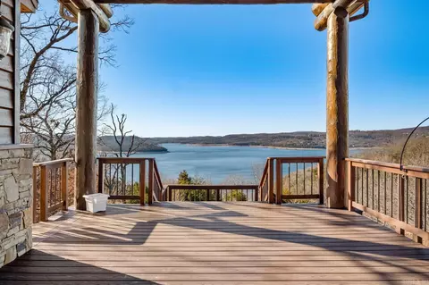 768 Cobblestone Ln, Eureka Springs, AR 72631