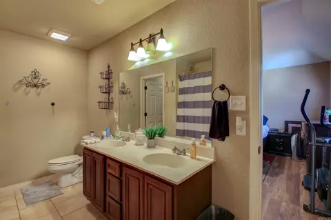 Bath - 77 Angel Ct, Mabelvale, AR 72013 photo 2 of 4