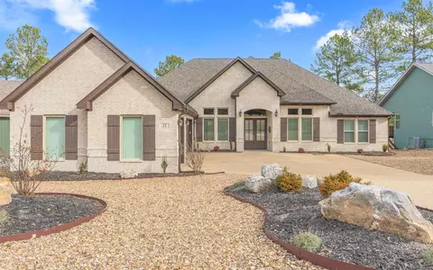 12 Nubarron Ln, Hot Springs Village, AR 71909