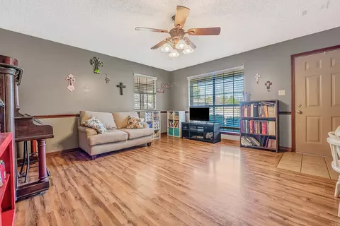 Living - 1809 Orangewood Cv, Beebe, AR 72012 photo 3 of 4