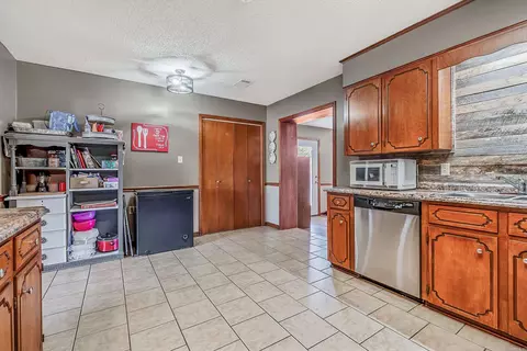 Kitchen - 1809 Orangewood Cv, Beebe, AR 72012 photo 6 of 7