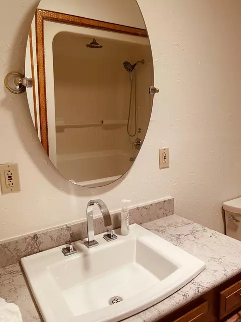 Bath - 7424 W Haggerty Ln, Altus, AR 72821 photo 1 of 7