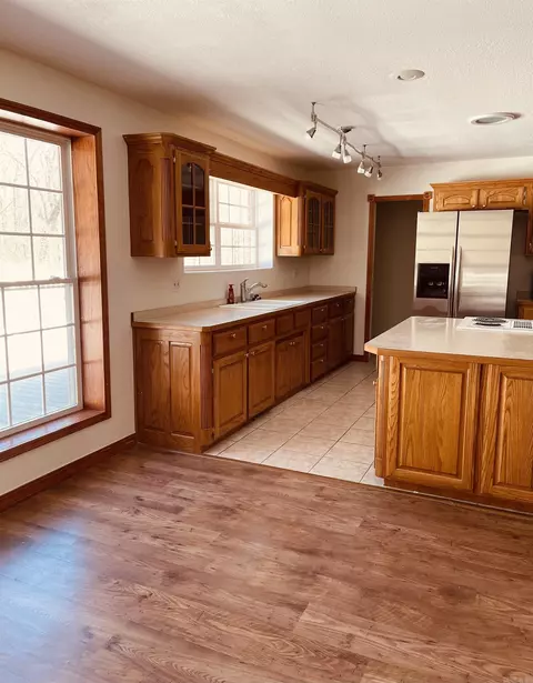 Kitchen - 7424 W Haggerty Ln, Altus, AR 72821 photo 3 of 4