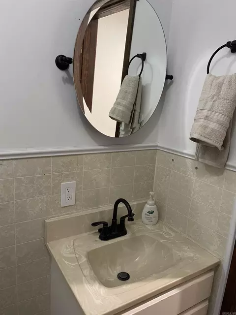 Bath - 915 Tower Loop, Mountain View, AR 72560 photo 6 of 6
