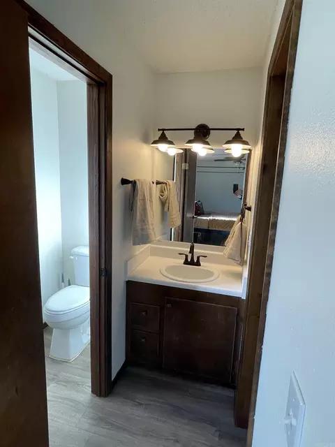 Bath - 915 Tower Loop, Mountain View, AR 72560 photo 1 of 6