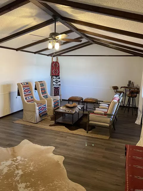 Living - 915 Tower Loop, Mountain View, AR 72560 photo 2 of 6