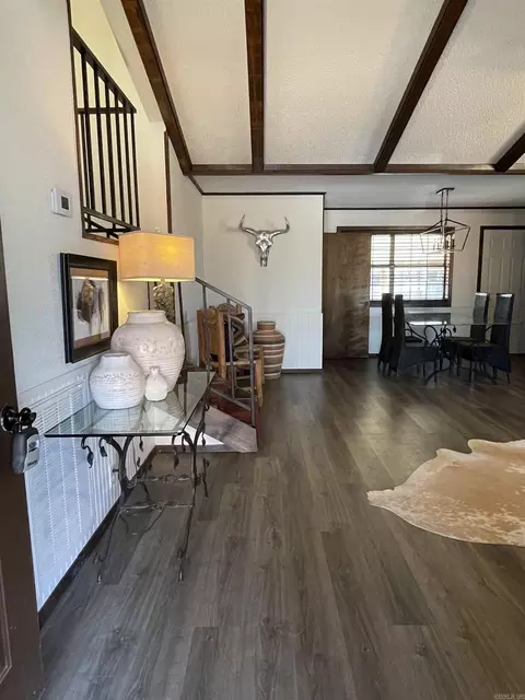Dining - 915 Tower Loop, Mountain View, AR 72560 photo 1 of 1