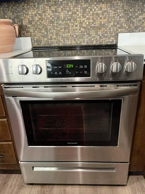 Kitchen - 915 Tower Loop, Mountain View, AR 72560 photo 2 of 3