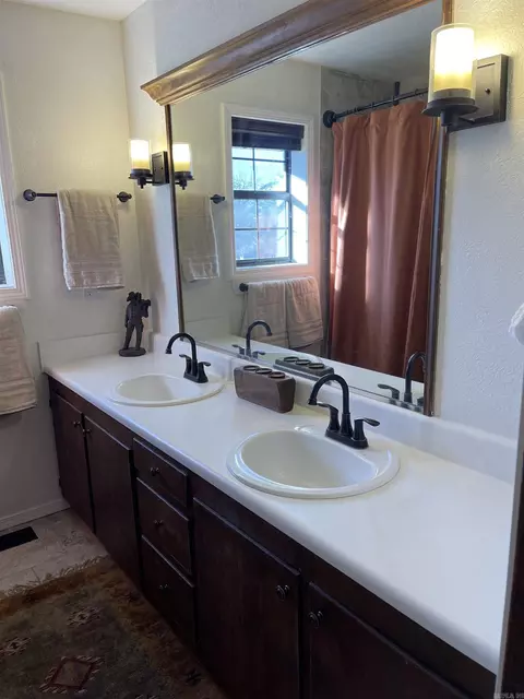 Bath - 915 Tower Loop, Mountain View, AR 72560 photo 3 of 6