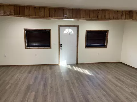 Living - 915 Tower Loop, Mountain View, AR 72560 photo 6 of 6