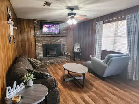 Living - 1004 Oak Ave, Mena, AR 71953 photo 3 of 3