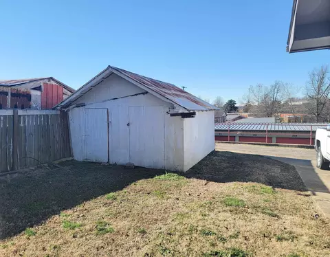 Exterior - 1004 Oak Ave, Mena, AR 71953 photo 9 of 21