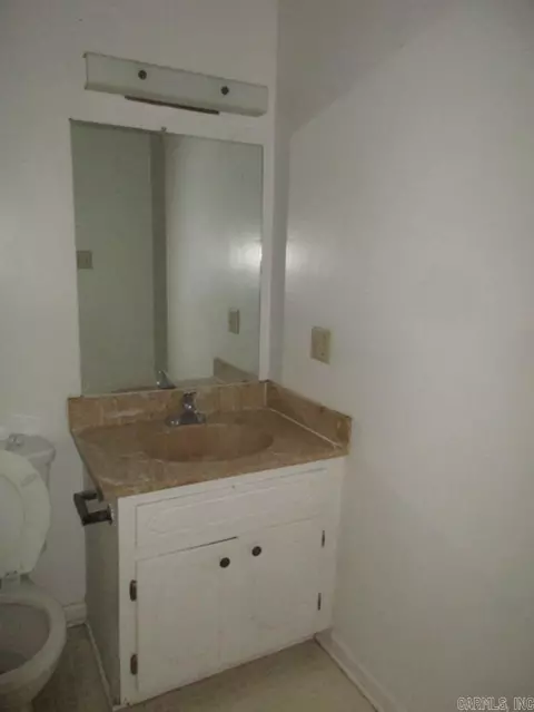 Bath - 7407 S Laurel St, Pine Bluff, AR 71603 photo 1 of 2