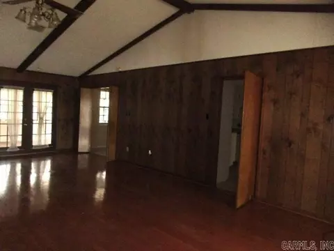 Living - 7407 S Laurel St, Pine Bluff, AR 71603 photo 2 of 3