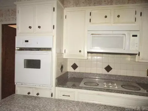 Kitchen - 7407 S Laurel St, Pine Bluff, AR 71603 photo 3 of 4