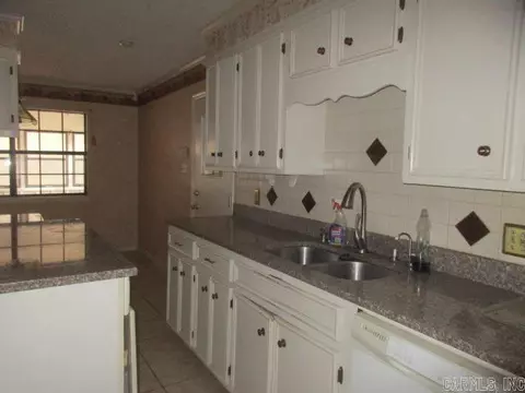Kitchen - 7407 S Laurel St, Pine Bluff, AR 71603 photo 2 of 4