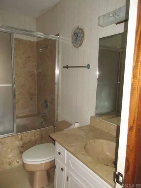Bath - 7407 S Laurel St, Pine Bluff, AR 71603 photo 2 of 2