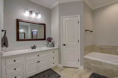 Bath - 144 Bud Ford Dr, Cabot, AR 72023 photo 2 of 4