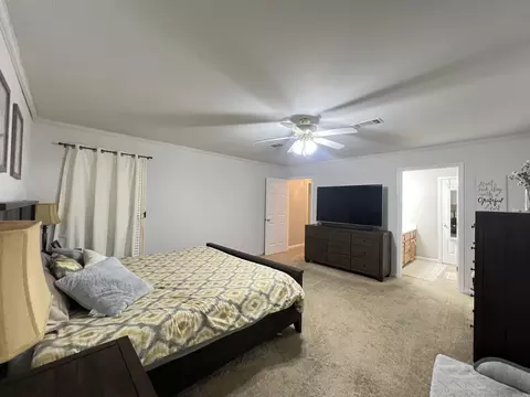 Bedroom - 6800 Twin Oaks Ln, Pine Bluff, AR 71603 photo 3 of 6