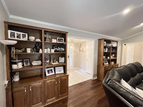 Living - 6800 Twin Oaks Ln, Pine Bluff, AR 71603 photo 3 of 5