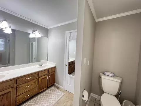 Bath - 6800 Twin Oaks Ln, Pine Bluff, AR 71603 photo 3 of 4