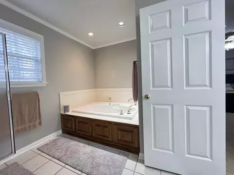 Bath - 6800 Twin Oaks Ln, Pine Bluff, AR 71603 photo 2 of 4
