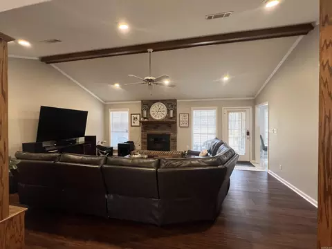 Living - 6800 Twin Oaks Ln, Pine Bluff, AR 71603 photo 1 of 5