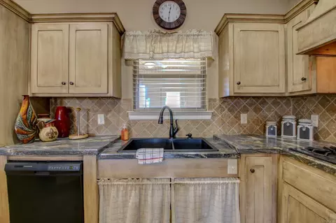 Kitchen - 5025 Sistine Chapel Dr, Conway, AR 72034 photo 5 of 6