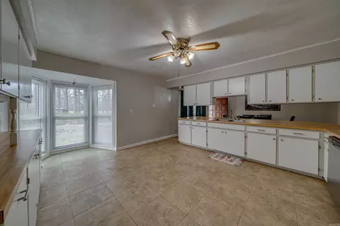 Kitchen - 6920 Gibson Rd, Jacksonville, AR 72076 photo 2 of 5