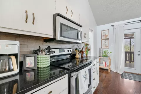 Kitchen - 11 Blue Jay Way, Conway, AR 72032 photo 3 of 7