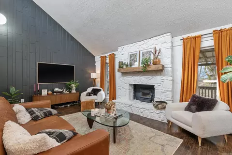 Living - 11 Blue Jay Way, Conway, AR 72032 photo 3 of 6