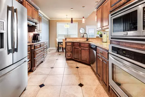 Kitchen - 401 Michelle Dr, Benton, AR 72015 photo 2 of 5