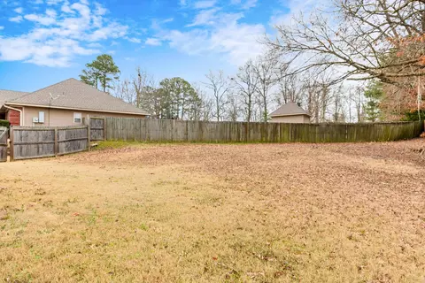 Exterior - 401 Michelle Dr, Benton, AR 72015 photo 4 of 6