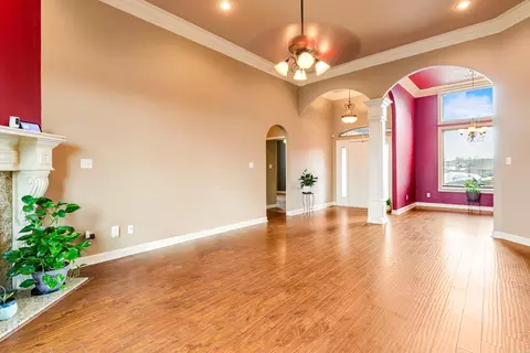 Living - 401 Michelle Dr, Benton, AR 72015 photo 1 of 3