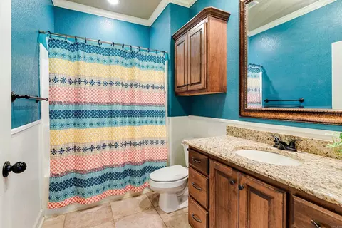 Bath - 401 Michelle Dr, Benton, AR 72015 photo 5 of 5