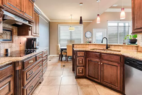 Kitchen - 401 Michelle Dr, Benton, AR 72015 photo 1 of 5