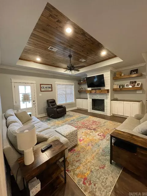 Living - 105 Hayden Dr, Beebe, AR 72012 photo 3 of 5
