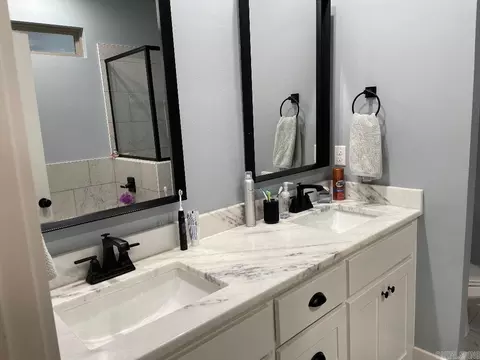 Bath - 105 Hayden Dr, Beebe, AR 72012 photo 2 of 5
